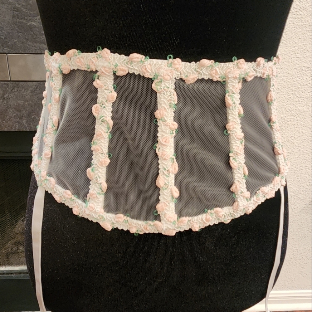 Victoria's Secret Dream Angels Secret Garden Pink Rosebud Cage Garter Belt XS
